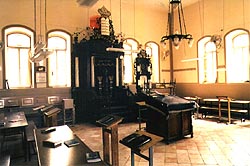 Batei Rand Synagogue, interior