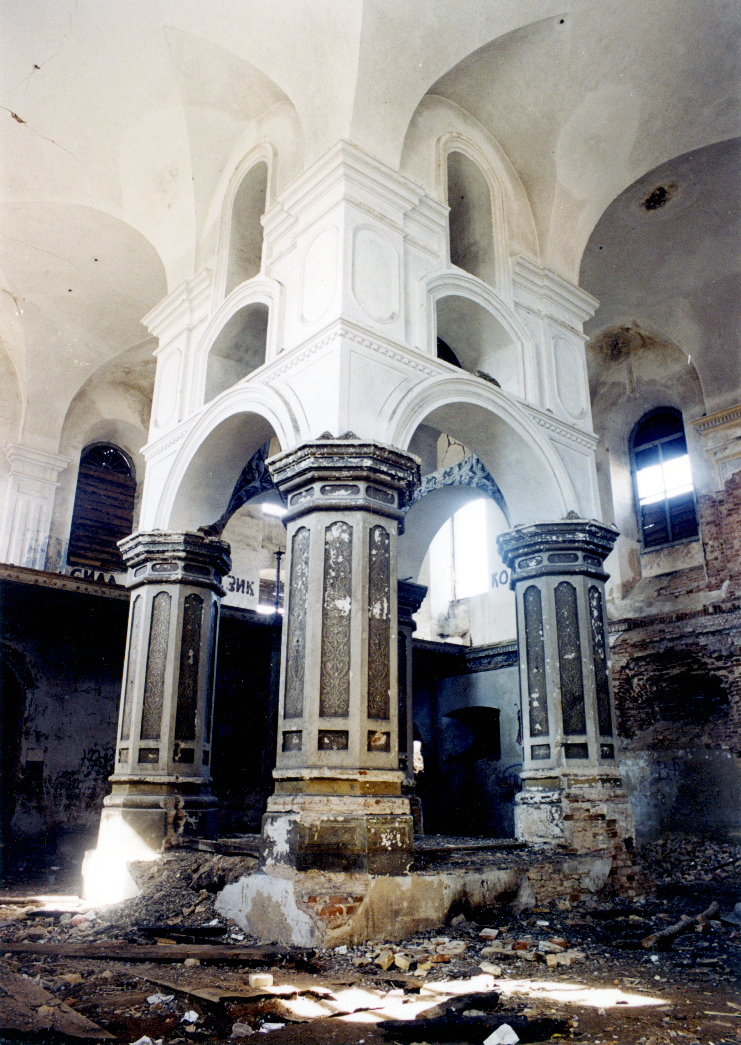 Bimah in the Great Synagogue in Slonim (1635-42), Belarus